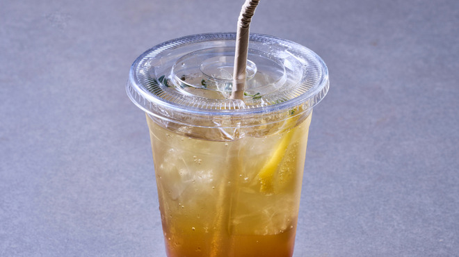 Patisserie PASH - ドリンク写真:【自家製クラフトコーラ】8種類のスパイスを使ったスパイシーなコーラ、レモンとハーブを添えて