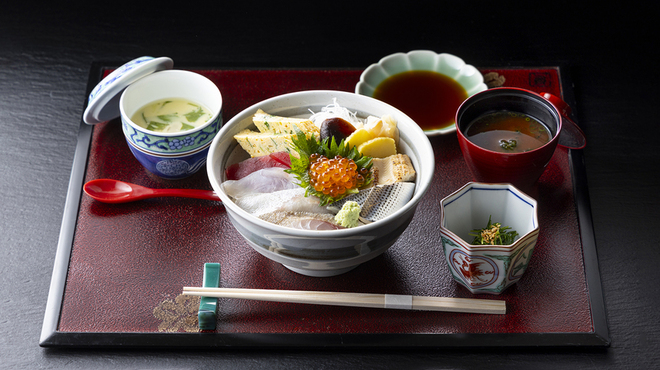 日本料理 「さくら」  - 料理写真:海鮮丼