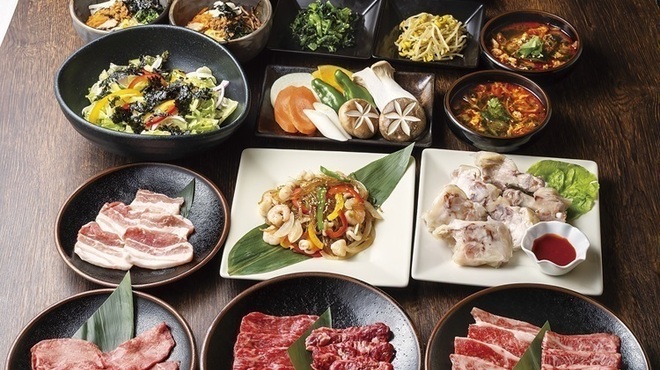 炭火焼肉　七輪房 - 料理写真:お食事や宴会に！◆グルメ満天コース◆