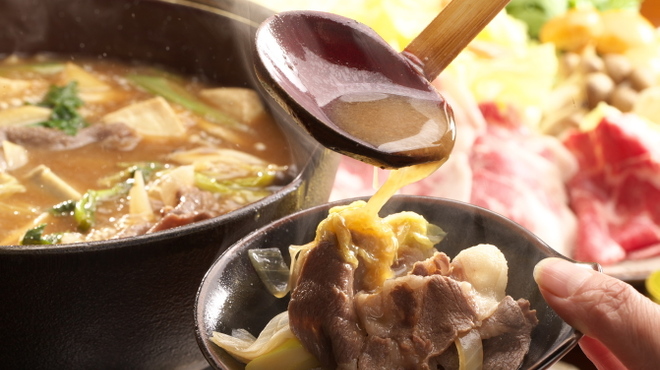 信州伊那谷の味 勘太郎 - 料理写真:信州味噌仕立てのしし鍋。臭みがなく柔らかいしし肉