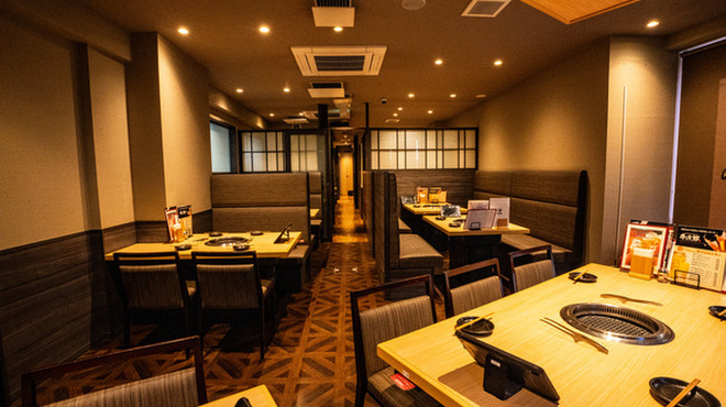 精肉卸問屋直営焼肉店 牛次郎 - メイン写真: