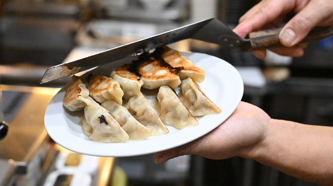 餃子のネオ大衆酒場 ニューカムラ - メイン写真: