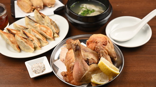 餃子のネオ大衆酒場 ニューカムラ - メイン写真: