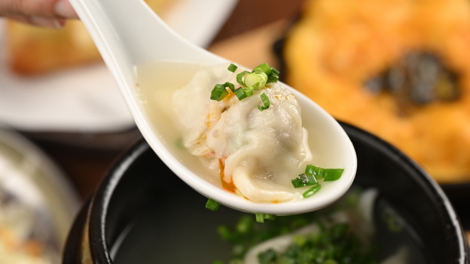 餃子のネオ大衆酒場 ニューカムラ - メイン写真: