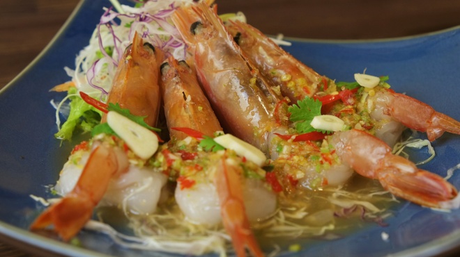 大阪カオマンガイキッチン - 料理写真:タイ式えびのカルパッチョ(クン　チェー　ナンプラー)