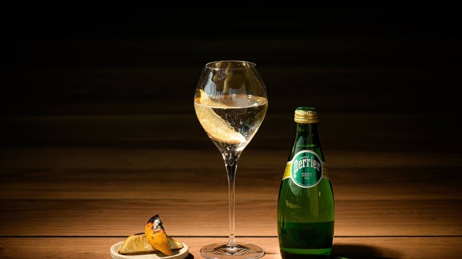 FLYING HOG GRILL - ドリンク写真:薪香るレモンのソーダ（イメージ）