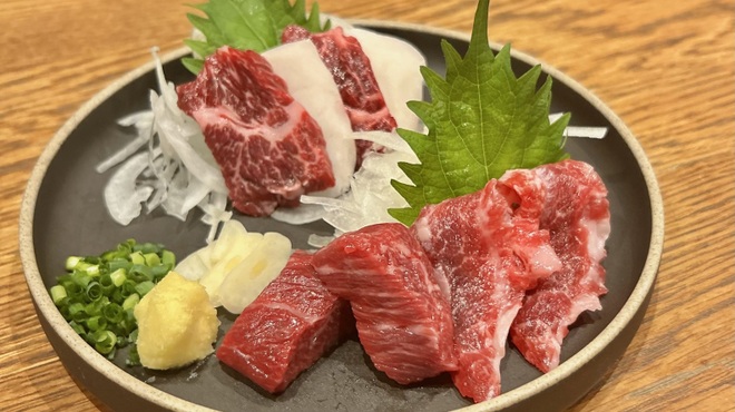 日本のお酒と馬肉料理 うまえびす - メイン写真: