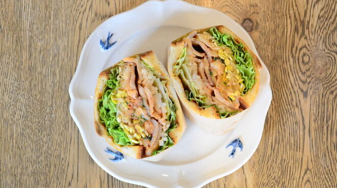 天然酵母の食パン専門店 つばめパン ＆Milk - メイン写真: