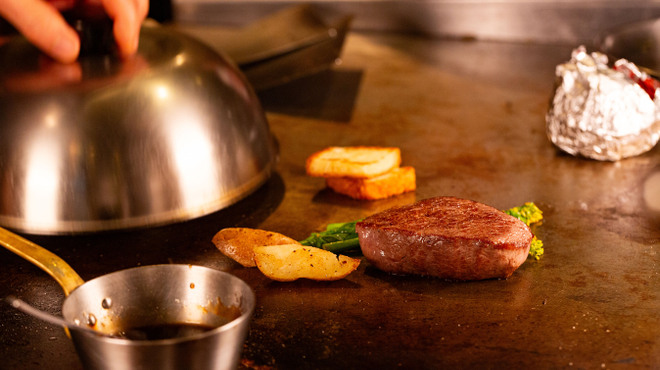 鉄板焼とワイン COCOLO - メイン写真: