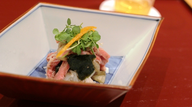 しゅん逢 紗々木 - 料理写真:先付け：牛みすじ肉のあぶりとカニ・蕪の和え物　　牛さんとカニさんってこんなに仲良しでしたか＠＠