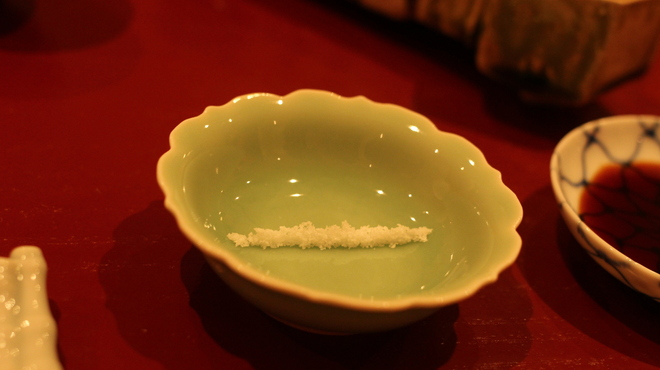 しゅん逢 紗々木 - 料理写真:お造り用のお塩も、素敵ですね。