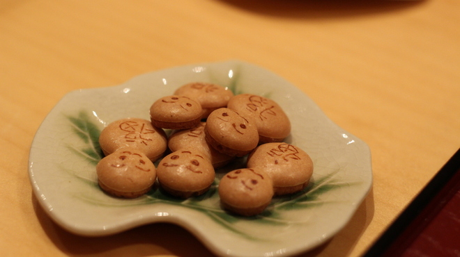 しゅん逢 紗々木 - 料理写真:最後にでてきた、お茶請け。ひょうちゃんもどき（笑）　紅茶にあいます♪