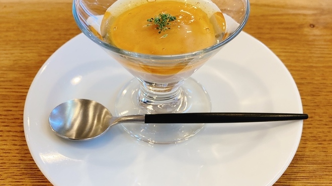 フランス食堂 オグチ - 料理写真:赤カブのムース・コンソメのジュレ