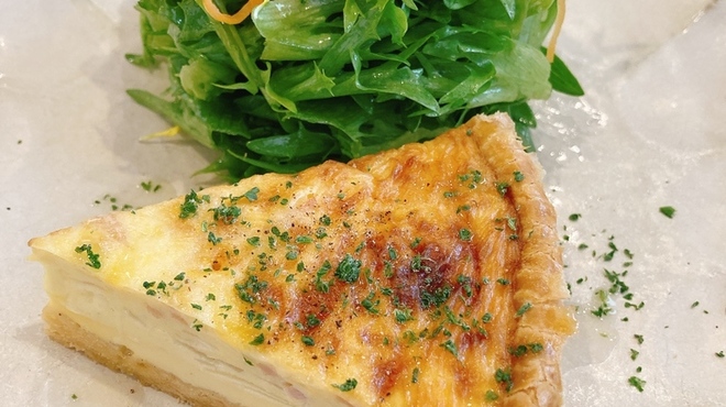 フランス食堂 オグチ - 料理写真:ハムとチーズのキッシュ