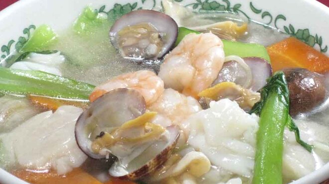 中国料理　白鳳 - 料理写真:海鮮たっぷり塩味そば