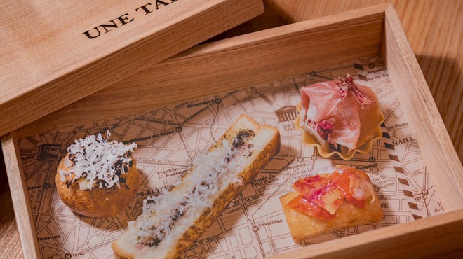 UNE TABLE - メイン写真: