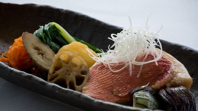かちゃ料理 むとう - 料理写真:魚と野菜の煮物