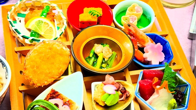 神楽坂 割烹 加賀 個室と会席接待の宴会処 - 料理写真:お花見膳【春の献立】