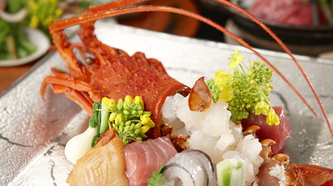 つつじの茶屋 - 料理写真:彩り豊かな季節の食材と持ち味を活かした懐石料理