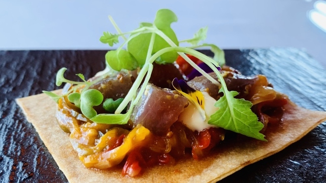 リアス バイ ココチャ - 料理写真:①【ピペラーダ】アミューズ
              ★ 焼き春巻の皮、野菜（パプリカ、ピーマン、玉葱）の煮込み、鰹のマリネ、アリオリソース