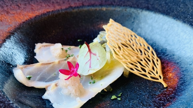 リアス バイ ココチャ - 料理写真:②【奥伊勢スタージョンマリネ】冷前菜
              ★ 奥伊勢産チョウザメのマリネ、エシャロット+チョウザメ皮の湯引き+出汁ジュレのせ