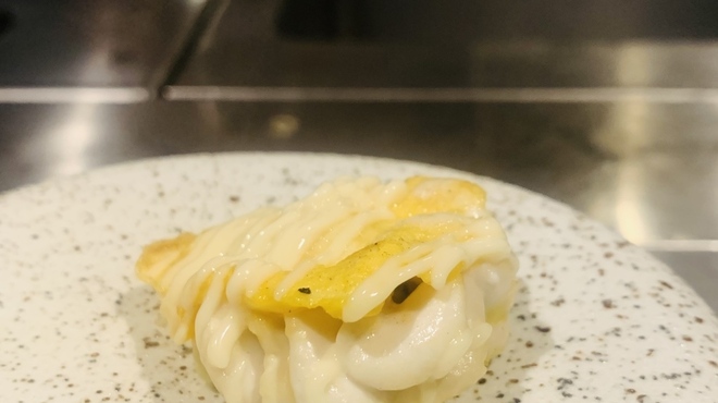 IZURUN - 料理写真:①【厨房】
              ★ 卵を纏わせた雲子のロースト、アリオリソース、カヴァ