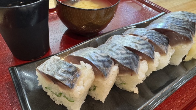 立喰いすし さくだ屋 - メイン写真:
