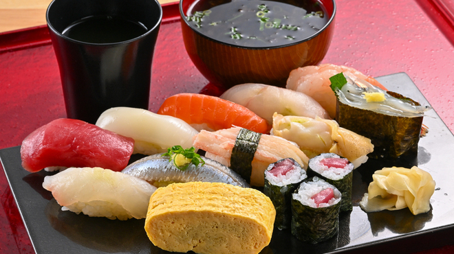 立喰いすし さくだ屋 - メイン写真: