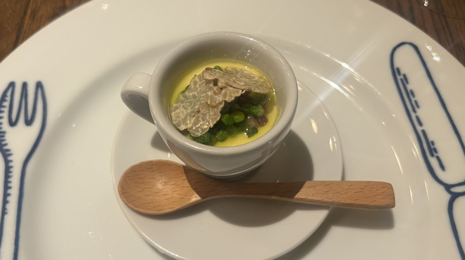 トラットリア ジラソーレ - 料理写真:ホワイトアスパラの茶碗蒸し的なもの。白トリュフ乗ってる