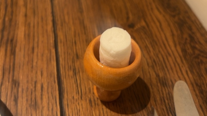 トラットリア ジラソーレ - 料理写真:ウェイターさんがラムネのような塊を入れたらオシボリにはった！斬新なオシボリに感動。