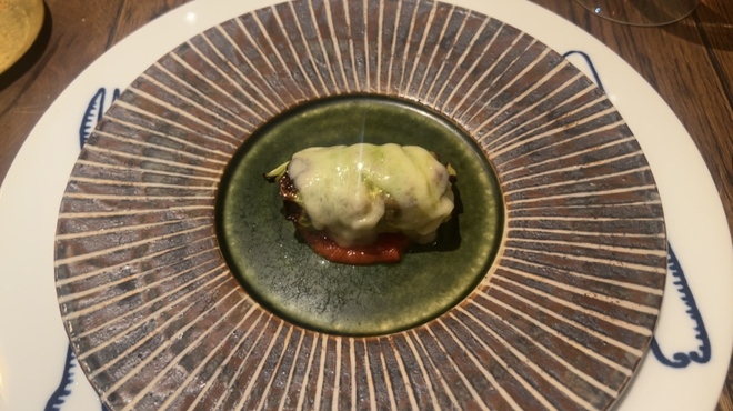 トラットリア ジラソーレ - 料理写真:焼きロールキャベツにチーズがかかってる的なもの。お肉のスパイスが好み