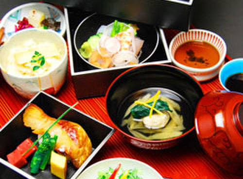 治兵衛 - 料理写真:色とりどり盛り込み御膳■□■2,300円■□■