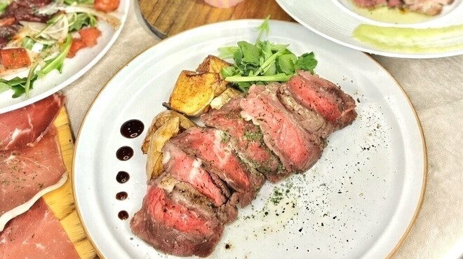 肉＆生ハム 隠れ家バル ボノボ  - メイン写真: