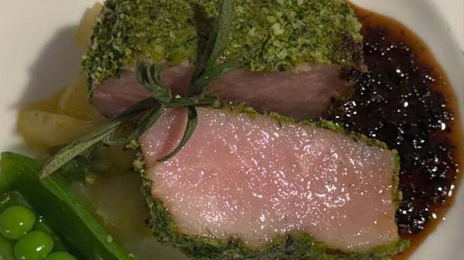 リストランテ ラ・ヴィータ・エ・ベッラ 那須高原 - 料理写真:仔牛のハーブクロスタ フキノトウのバルサミコソース