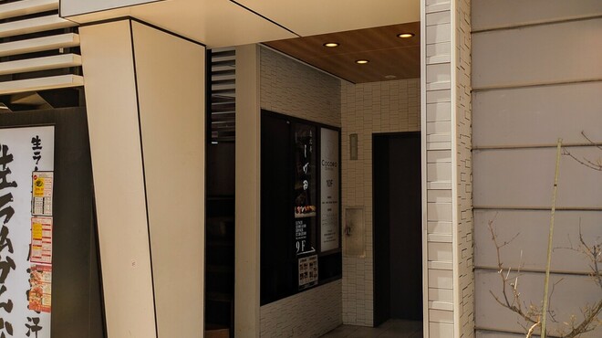 恵比寿 しげ田 - 外観写真:建物1階に「グリーンブラザーズ（サラダ屋さん）」がございます。
              その隣にエレベーターホールがございますので、エレベーターで9階までお上がりください。