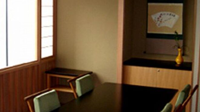 Kyouto Kicchou - 内観写真:個室の洋室では、眺望の素敵なお部屋で椅子に座って会席料理をお楽しみいただけます。