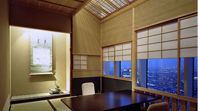 京都 吉兆 - 内観写真:2人個室やご家族、ご接待に最適な和洋の個室。