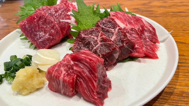 日本のお酒と馬肉料理 うまえびす - メイン写真: