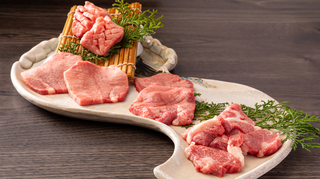精肉卸問屋直営焼肉店 牛次郎 - メイン写真: