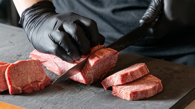 焼肉やっちゃん - 料理写真:調理シーン