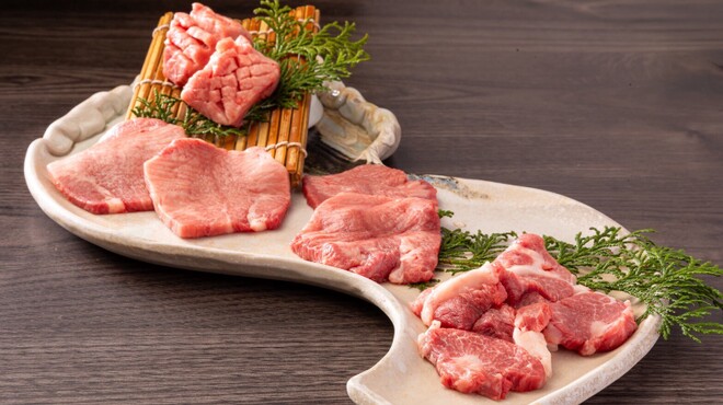 精肉卸問屋直営焼肉店 牛次郎 - メイン写真: