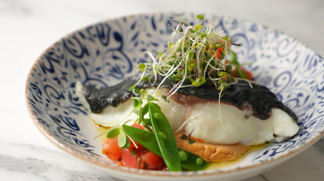 BRIANZA NAGOYA HAERA - 料理写真:旬の息吹を感じるひと皿。彩り豊かなソースと共に味わう、五感を刺激する海の幸。