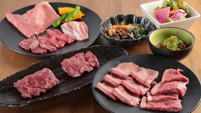 炭火焼肉丸十 - メイン写真: