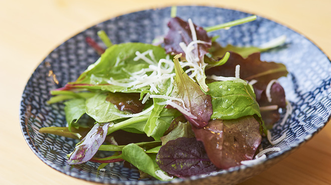 串揚げ 依知川 - 料理写真:ベビーリーフのサラダ。