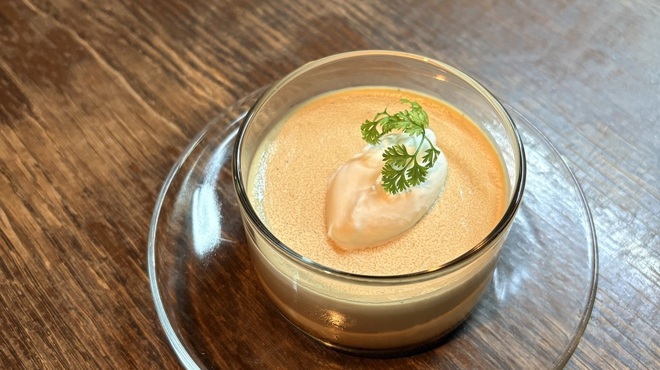 モッブスフェローズ - 料理写真:自家製ほうじ茶プリン。期間限定メニュー。