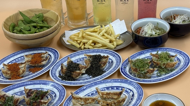 餃子とレモンサワー うさぎや - 料理写真: