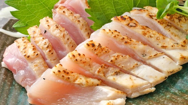 さつまやとんとん - 料理写真:こんなに柔らかい地鶏刺身は食べたことない！柔らかくてジューシー！