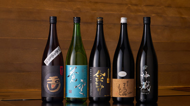 鉄板料理 花六 - ドリンク写真:日本各地からの日本酒も取り揃えております