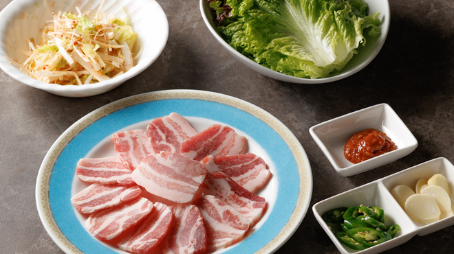 炭火焼肉 新宿 柳苑 - メイン写真: