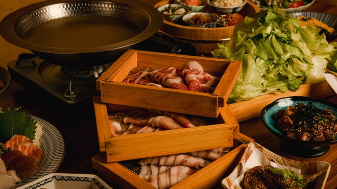 しゃぶしゃぶ・創作料理居酒屋 豚吟 栄店 - メイン写真: